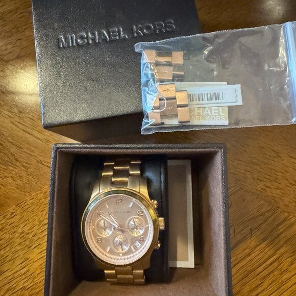 Michael  Kors Runway Chronograph Women\'s Rose Gold Stainless Steel Watch main image 4